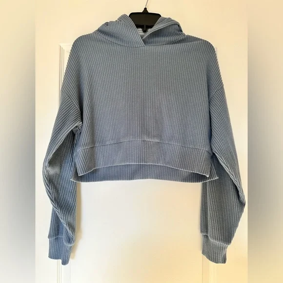 Alo Yoga Muse Hoodie in light blue extra small - Picture 2 of 4